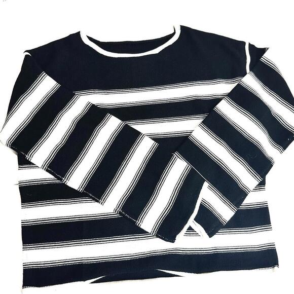 Black and White Striped Sweater Crew Neck Size Small - Picture 8 of 11